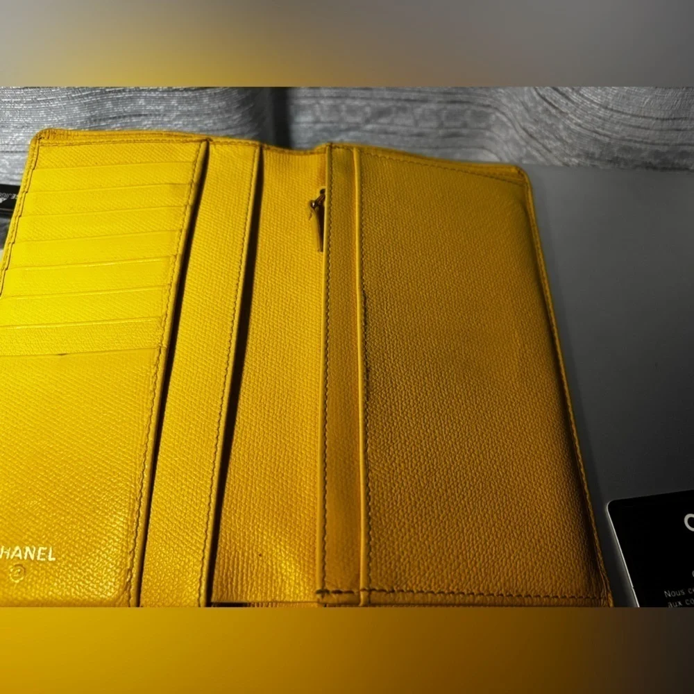 Chanel caviar CC logo wallet